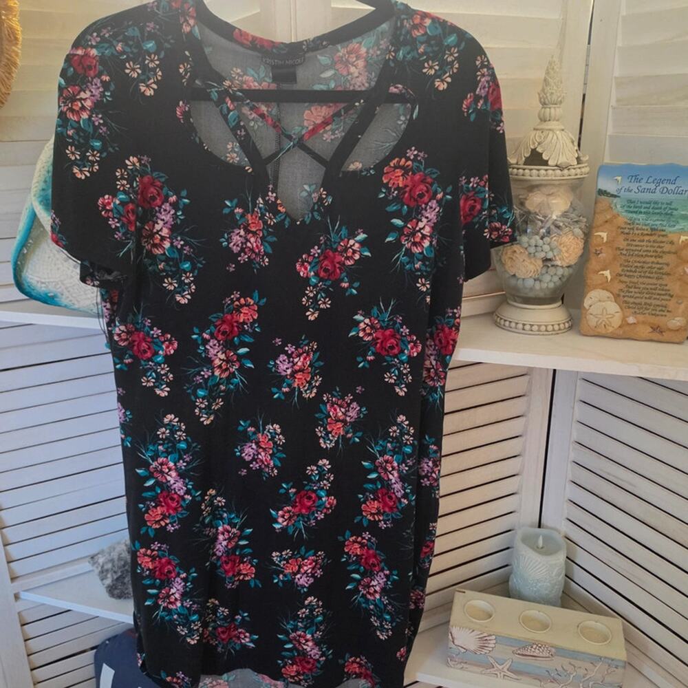Kristin‎ Nicole Black Floral T Shirt Dress Size L Criss Cross Neck Soft Casual
